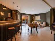Vourles - Secteur résidentiel - Maison familiale de 325 m² - Terrain avec piscine de 1716 m² - 5 chambres — photo 4