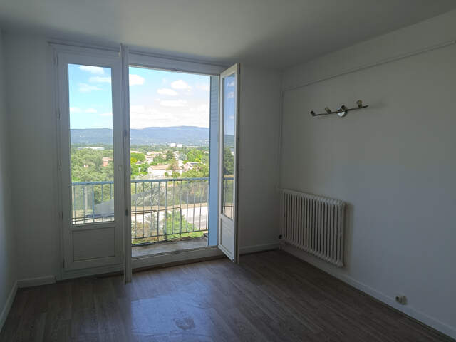 MONTELIMAR    APPARTEMENT LUMINEUX - T2 41 m2   BALCON   LOG — photo du bien