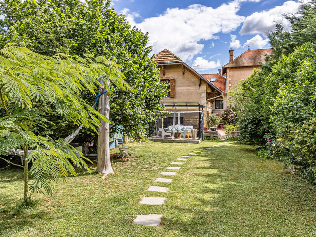 Charmante maison en pierre avec jardin, piscine et dépendanc — photo du bien