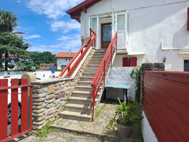 Bourg d' Ascain 3 pièce(s) 52.18 m2 avec jardinet et stationnement — photo du bien