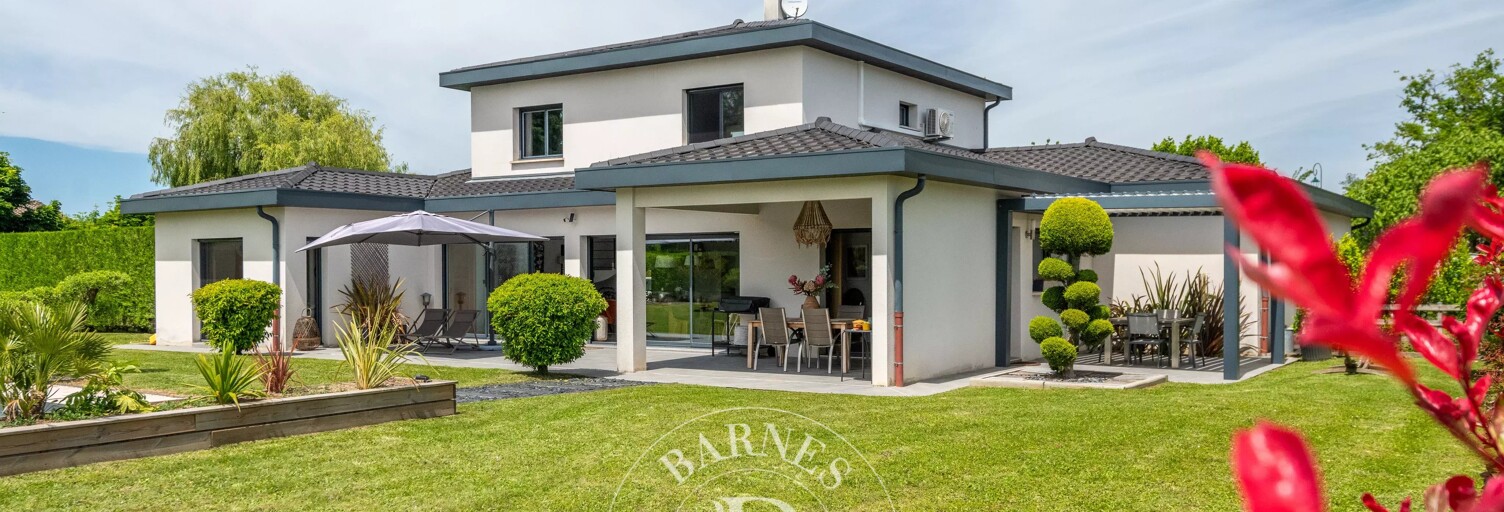Maison 8 Pièces 188 m² à vendre à Saint-Pierre-de-Chandieu (69780)