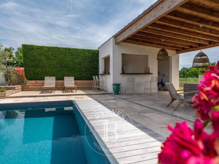 Maison Familiale d'environ 188m² - 4/5 Chambres - Piscine - Terrain de 2200 m² — photo 1