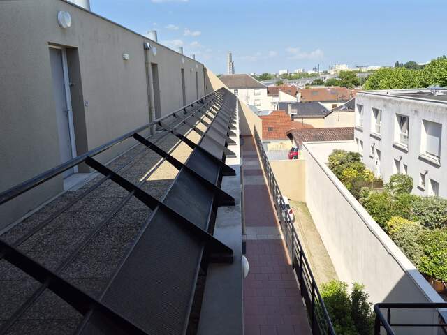 Idéal investisseur beau studio Courlancy — photo du bien