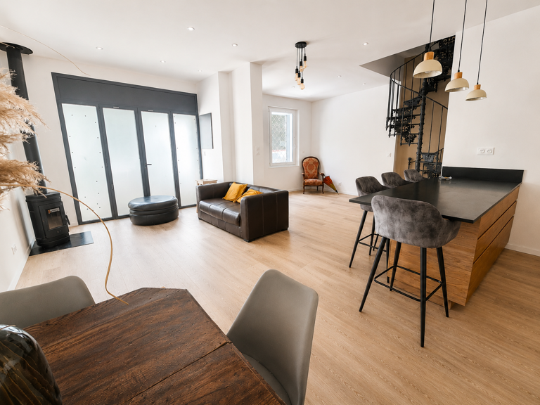 Dépt Hérault (34), à vendre MONTPELLIER Maison de Ville T5 d — photo 1