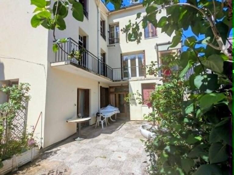 Ensemble immobilier à rénover avec jardin et garage à Bort-les-Orgues — photo 1