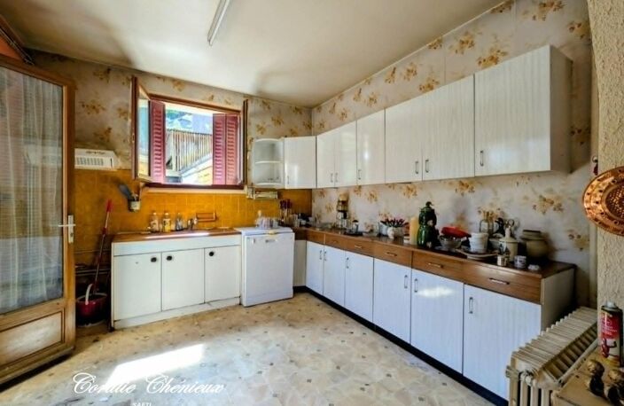 Ensemble immobilier à rénover avec jardin et garage à Bort-les-Orgues — photo 2
