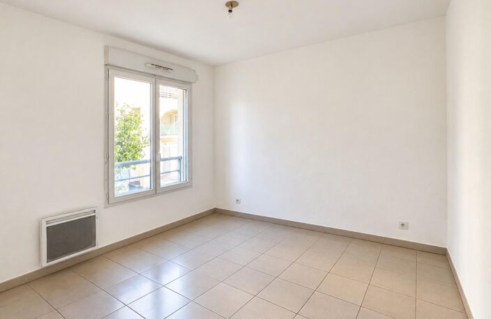 Grasse  T2 lumineux 48m², parking inclus, construction 2015 — photo 4