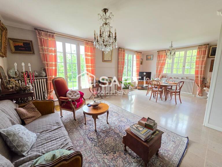 Rare! Maison sur vaste terrain divisible — photo 1