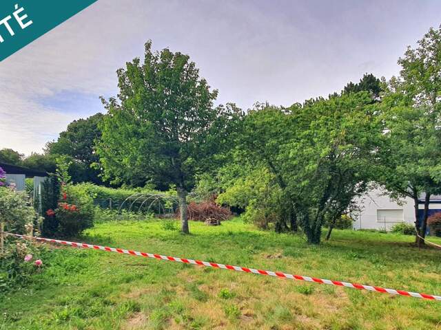 TERRAIN CONSTRUCTIBLE 600M2 , HORS LOTISSEMENT , VUE DÉGAGÉE SUR LA CAMPAGNE. — photo du bien