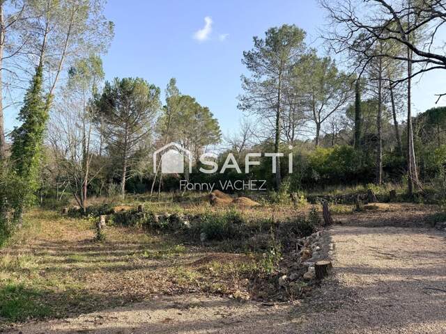 Terrain constructible de 2235m2 à TOURRETTES — photo du bien