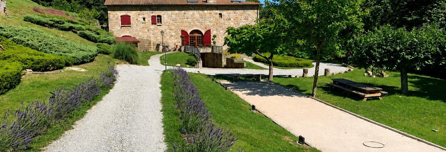 Maison 17 Pièces 357 m² à vendre à Saint-Apollinaire-de-Rias (07240)