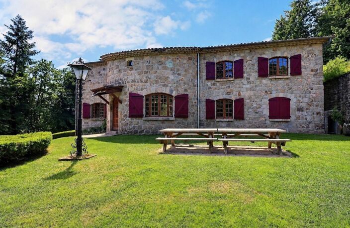 Propriété d'exception nichée dans plus de 5 hectares de nature préservée, où authenticité, sérénité et potentiel touristique se rencontrent. — photo 3