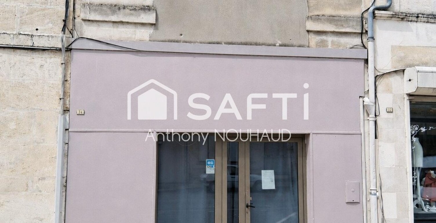 Local commercial avec vitrine, étage au dessus. — photo 1