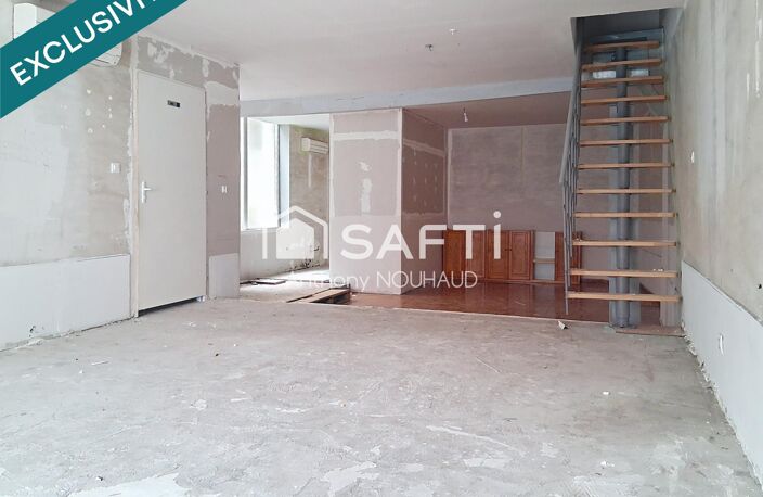 Local commercial avec vitrine, étage au dessus. — photo 3