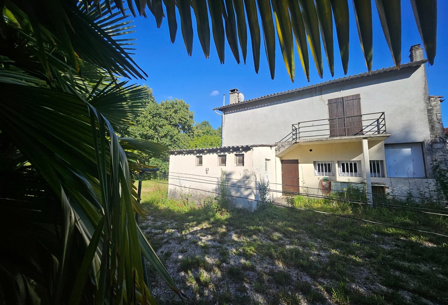 Maison familiale sur 8 500 m² avec ruisseau — photo 1