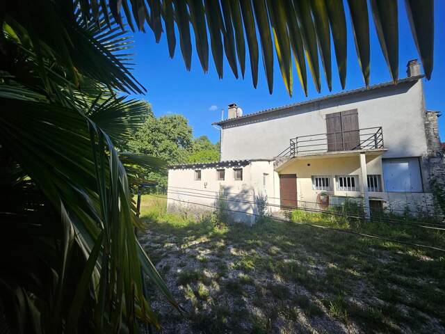 Maison familiale sur 8 500 m² avec ruisseau — photo du bien