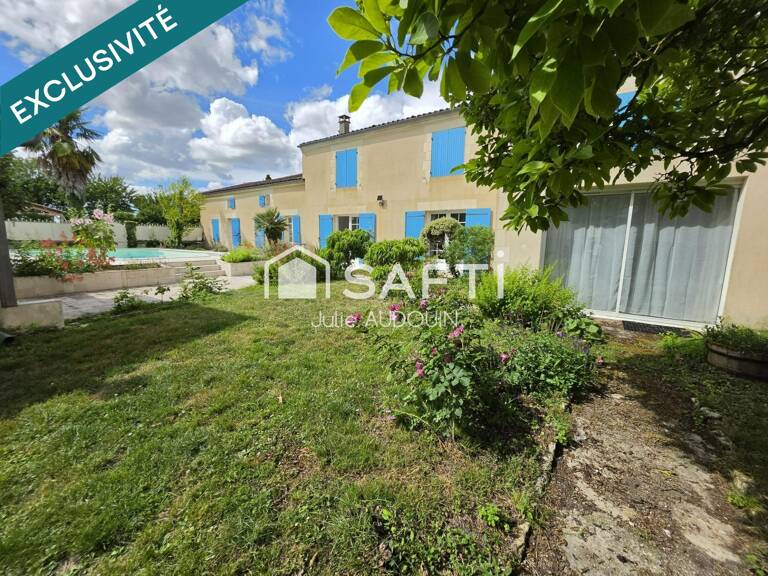 Maison ancienne avec piscine - Le Seure — photo 1