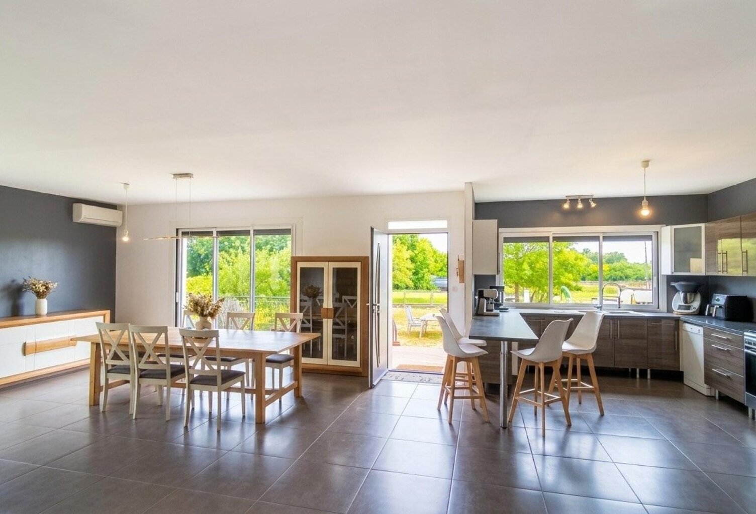 Maison 8 pièces, dépendances 500 m², grand terrain — photo 1