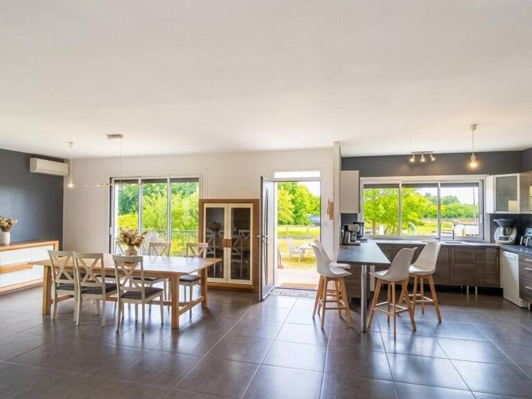 Maison 8 pièces, dépendances 500 m², grand terrain — photo 1