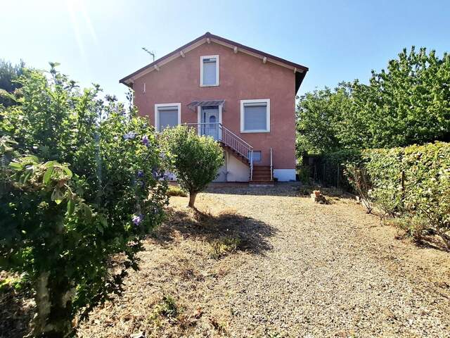 Maison 6 pièces avec jardin et grand hangar - 130m² — photo du bien