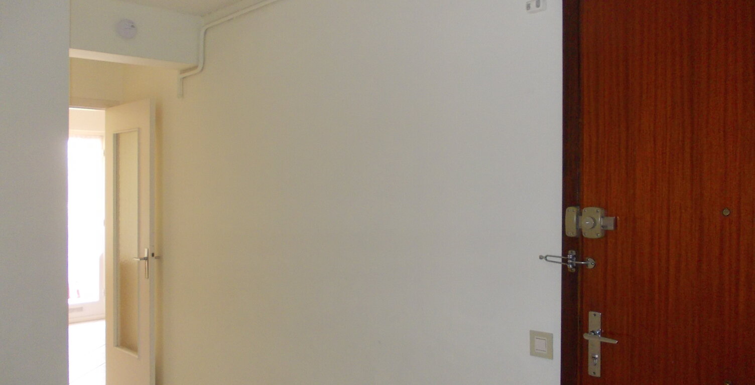 Roquebrune Cap Martin centre 2 pices 52, 6 traversant cave parking 318 000  euros — photo 1