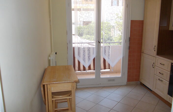 Roquebrune Cap Martin centre 2 pices 52, 6 traversant cave parking 318 000  euros — photo 4