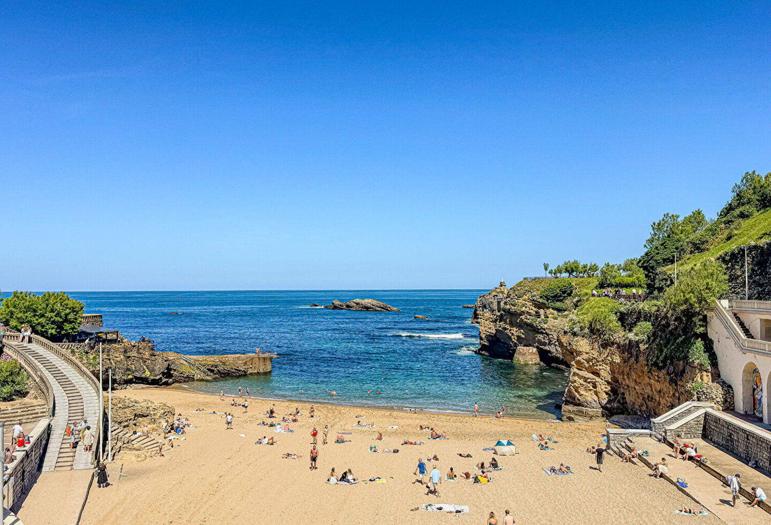 BIARRITZ CENTRE ?-PORT-VIEUX STUDIO EN BON ÉTAT A DEUX PAS DE LA PLAGE — photo 1