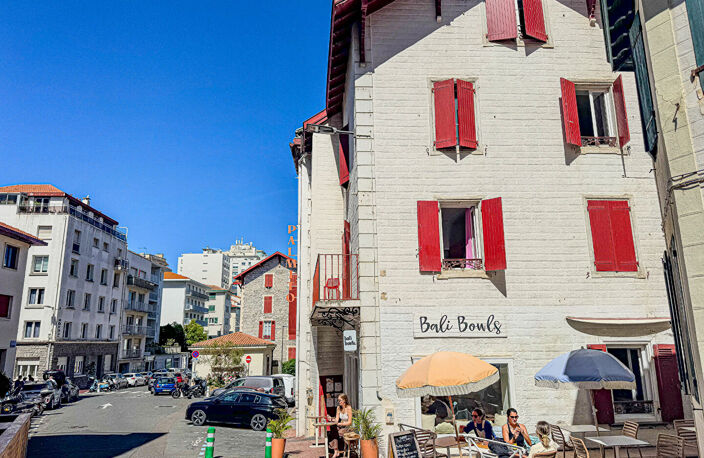BIARRITZ CENTRE ?-PORT-VIEUX STUDIO EN BON ÉTAT A DEUX PAS DE LA PLAGE — photo 2