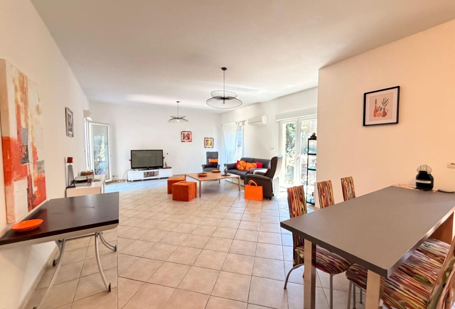 NIMES VACQUEROLLES Superbe maison 5 pièces de 115 m2 avec ga — photo 1