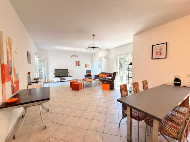 NIMES VACQUEROLLES Superbe maison 5 pièces de 115 m2 avec ga — photo du bien