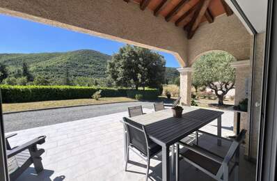 Villa  terrain de 2033 m² — photo du bien