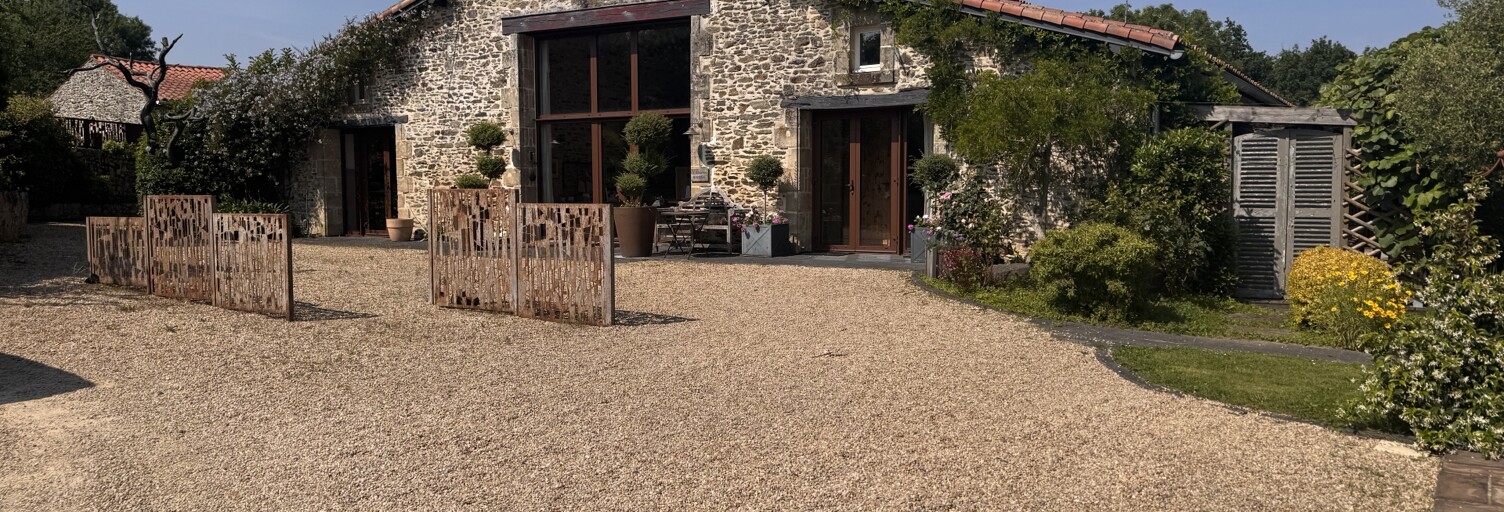 Maison 13 Pièces 340 m² à vendre à Vouvant (85120)