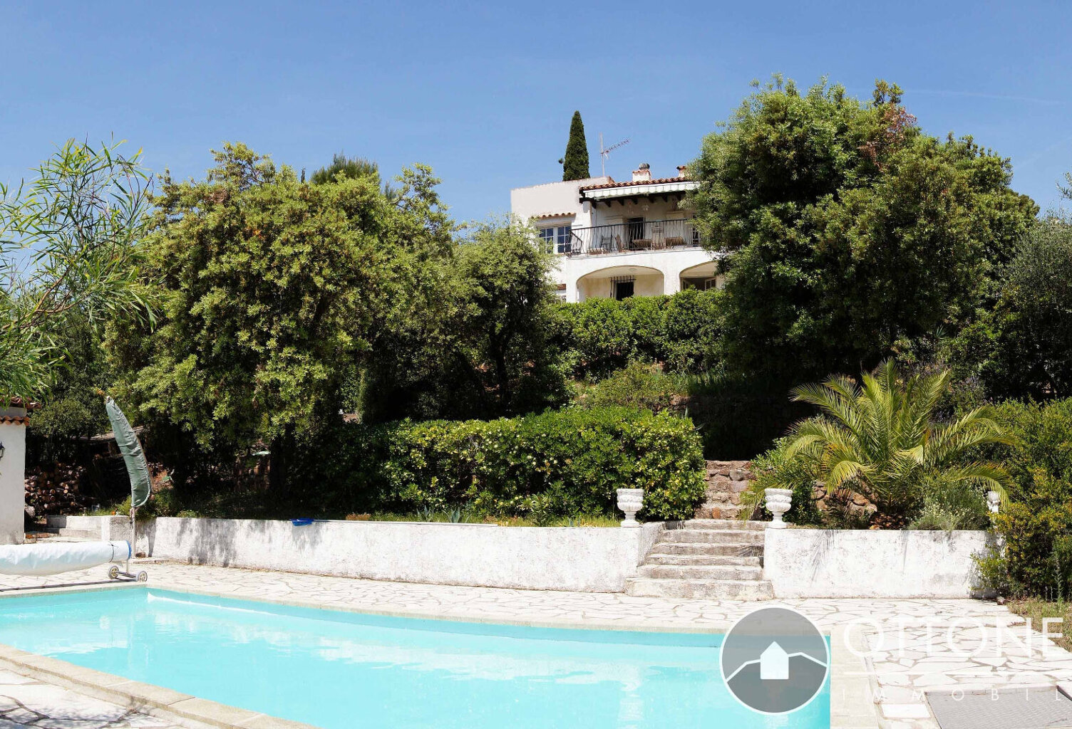 Villa Roquebrune Sur Argens 4 pièces 94,90 m2 sur 2 445 m2 de terrain avec piscine et abri-voiture — photo 1