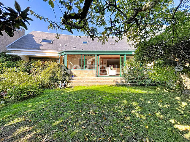 Charmante maison à vendre à Nantes - Chantenay, 3 chambres, 2 garages. Beau jardin. — photo du bien