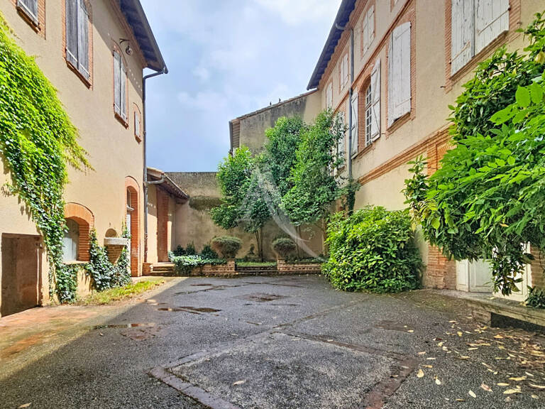 Castelsarrasin ensemble immobilier de caractère. — photo 1