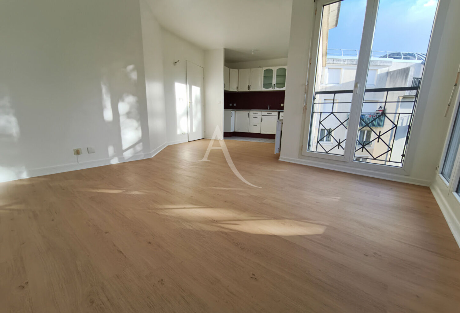 STUDIO RÉNOVÉ 29m² + PARKING - CERGY LE HAUT  GARE — photo 1