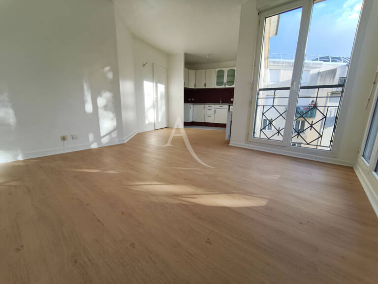 STUDIO RÉNOVÉ 29m² + PARKING - CERGY LE HAUT  GARE — photo 1