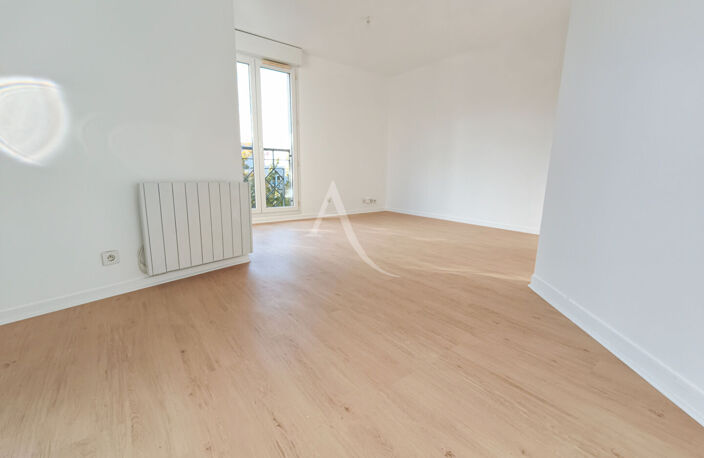 STUDIO RÉNOVÉ 29m² + PARKING - CERGY LE HAUT  GARE — photo 2