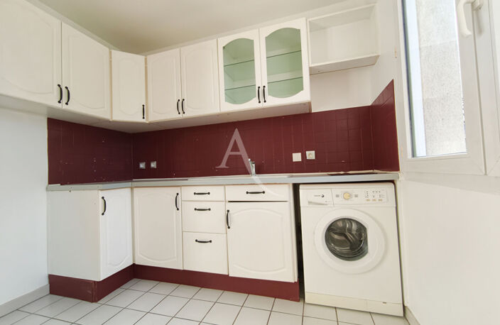 STUDIO RÉNOVÉ 29m² + PARKING - CERGY LE HAUT  GARE — photo 3