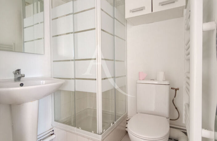 STUDIO RÉNOVÉ 29m² + PARKING - CERGY LE HAUT  GARE — photo 4