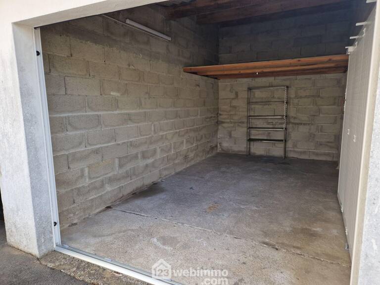 Garage - 15.6m² - La Roche-sur-Yon — photo 1