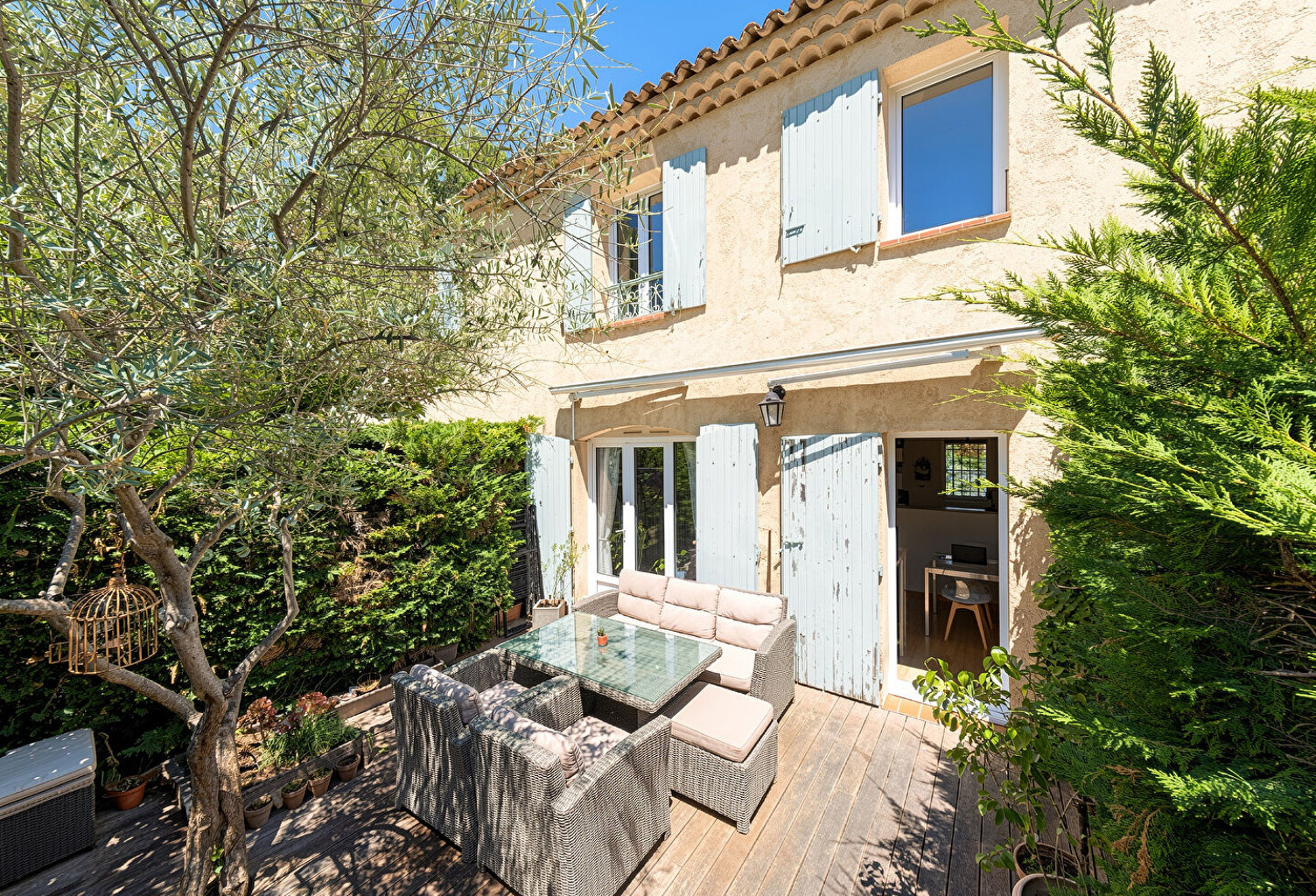 Vente  Aix nord Puyricard proche commodités LC Gestion vous propose dans une résidence standing avec piscine une maison de type 3/4 avec terrasse plein sud, parking, calme. — photo 1