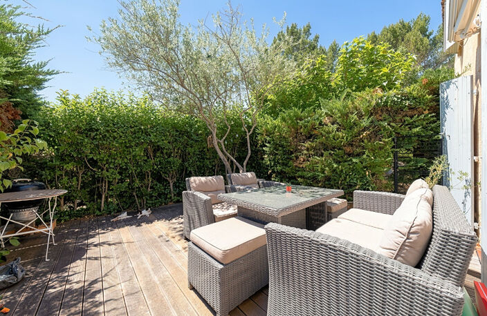 Vente  Aix nord Puyricard proche commodités LC Gestion vous propose dans une résidence standing avec piscine une maison de type 3/4 avec terrasse plein sud, parking, calme. — photo 2