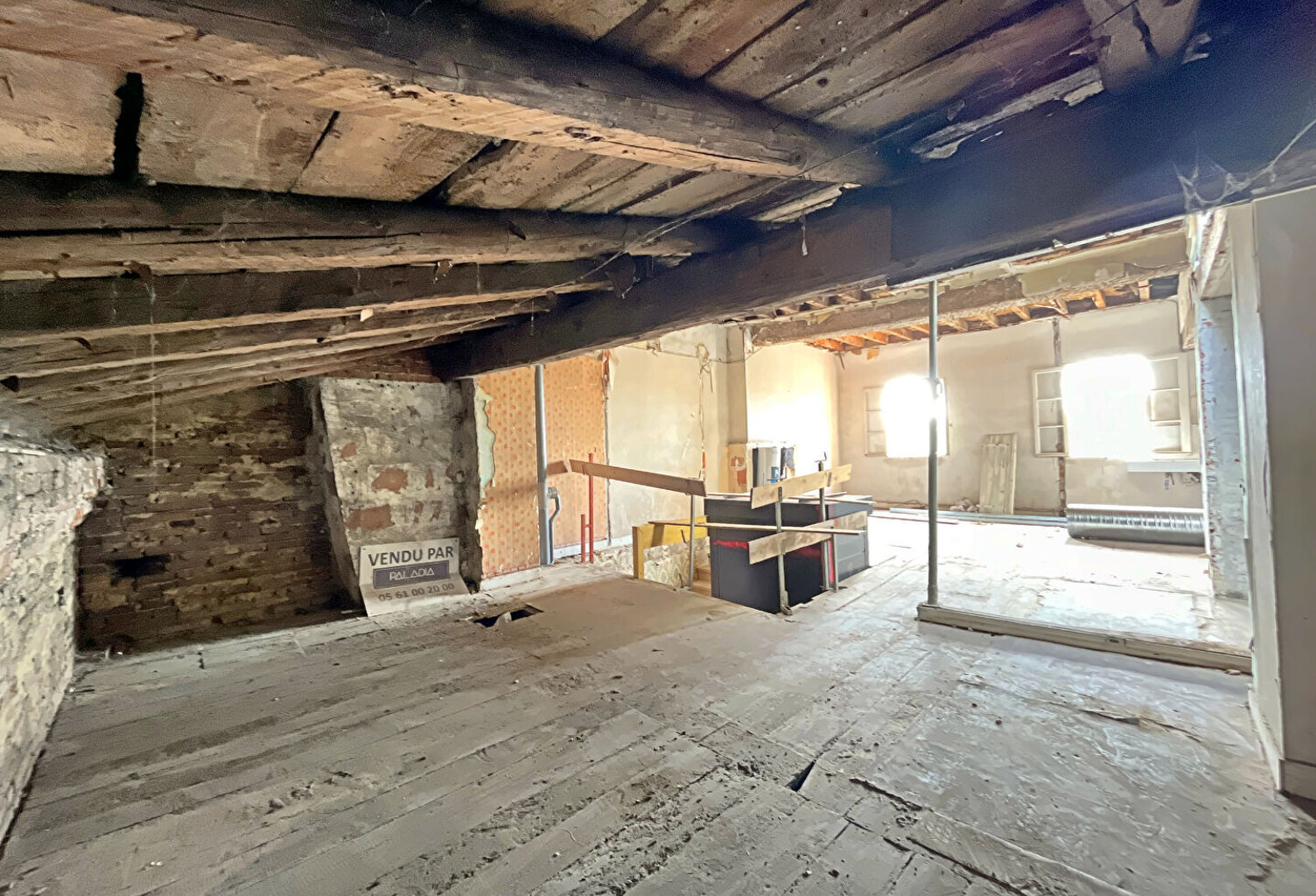 TOULOUSE - Saint-Sernin - combles à aménager de 104 m²  avec ascenseur et terrasse. — photo 1