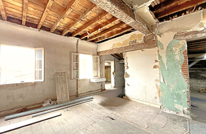 TOULOUSE - Saint-Sernin - combles à aménager de 104 m²  avec ascenseur et terrasse. — photo 2