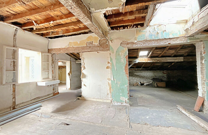 TOULOUSE - Saint-Sernin - combles à aménager de 104 m²  avec ascenseur et terrasse. — photo 3
