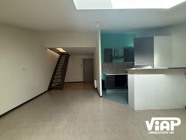 SPACIEUX T3 EN DUPLEX PROCHE DE LA PLACE DENIS DUSSOUBS — photo du bien