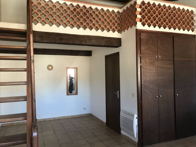 PIERREFEU, En 3ème et dernier étage, appartement de type T1 Bis. — photo 1
