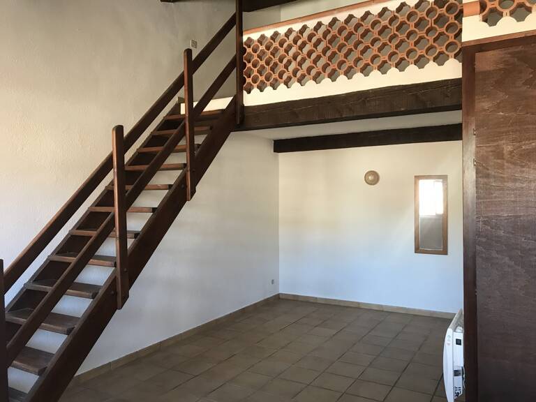 PIERREFEU, En 3ème et dernier étage, appartement de type T1 Bis. — photo 1