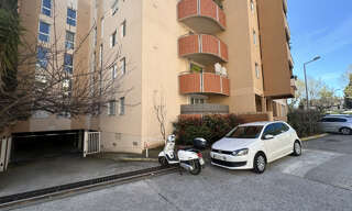 Garage  13 m² à louer à Hyères (83400)